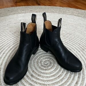 Blundstone Heeled Chelsea Boot in Black